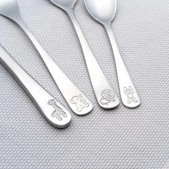 Reer GmbH Reer - Edelstahl Besteckset - 4-teilig 10 Reer GmbH Reer - Edelstahl Besteckset - 4-teilig -MICA decoration Shop 244700 4013283222386 reer growing edelstahl besteck 4 tlg 06